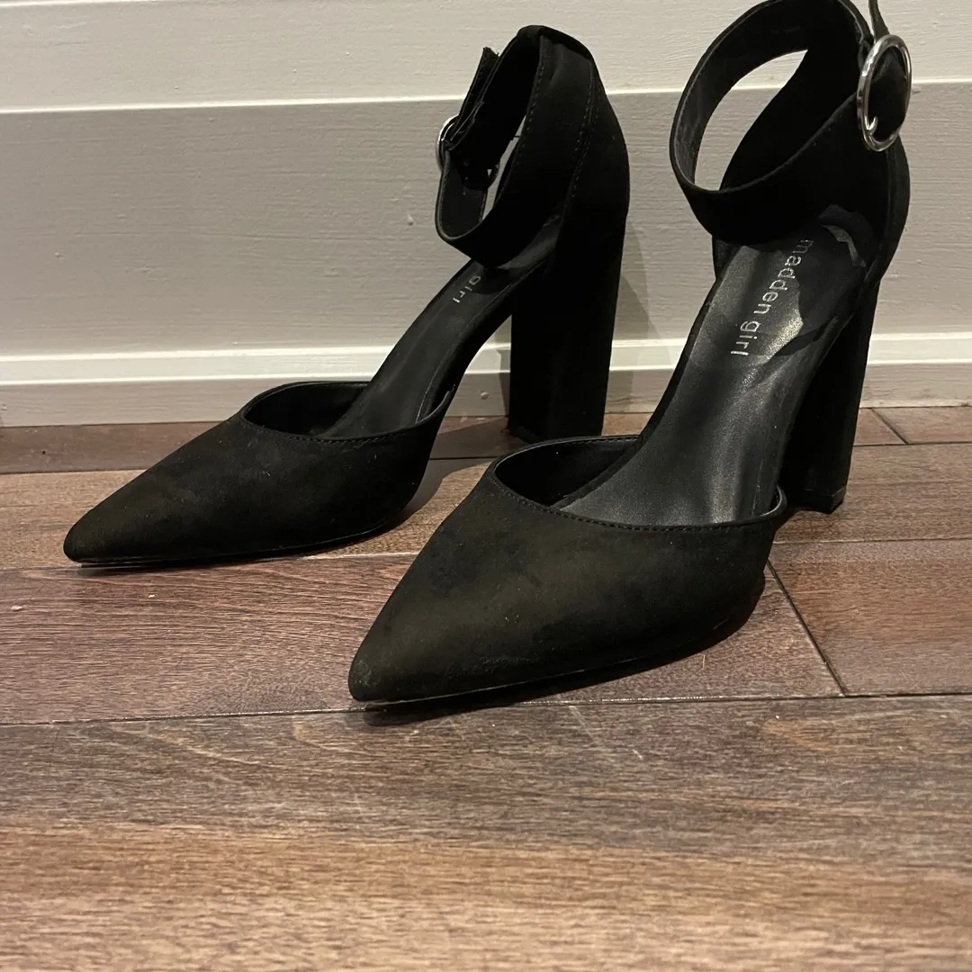 Size 9 Pointed Toe Heels photo 1