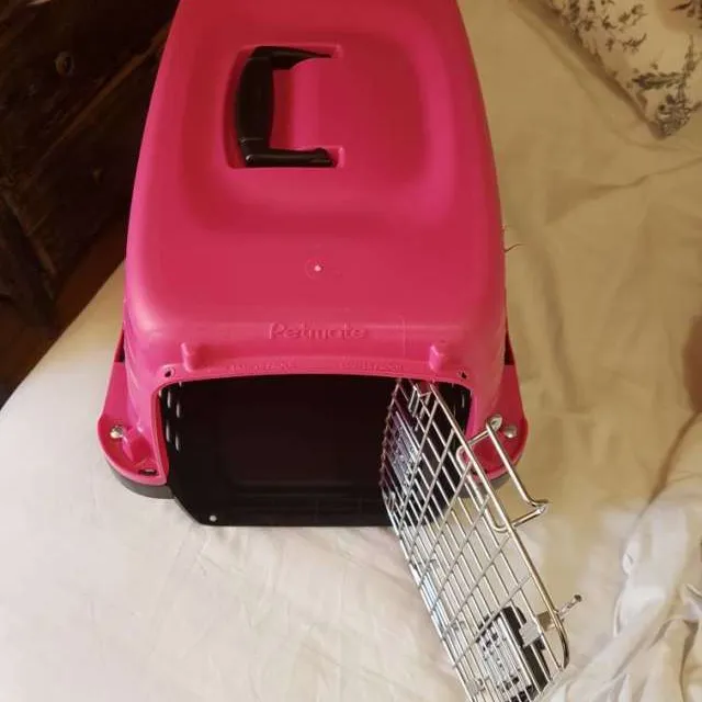Cat Carrier Used Once. photo 1