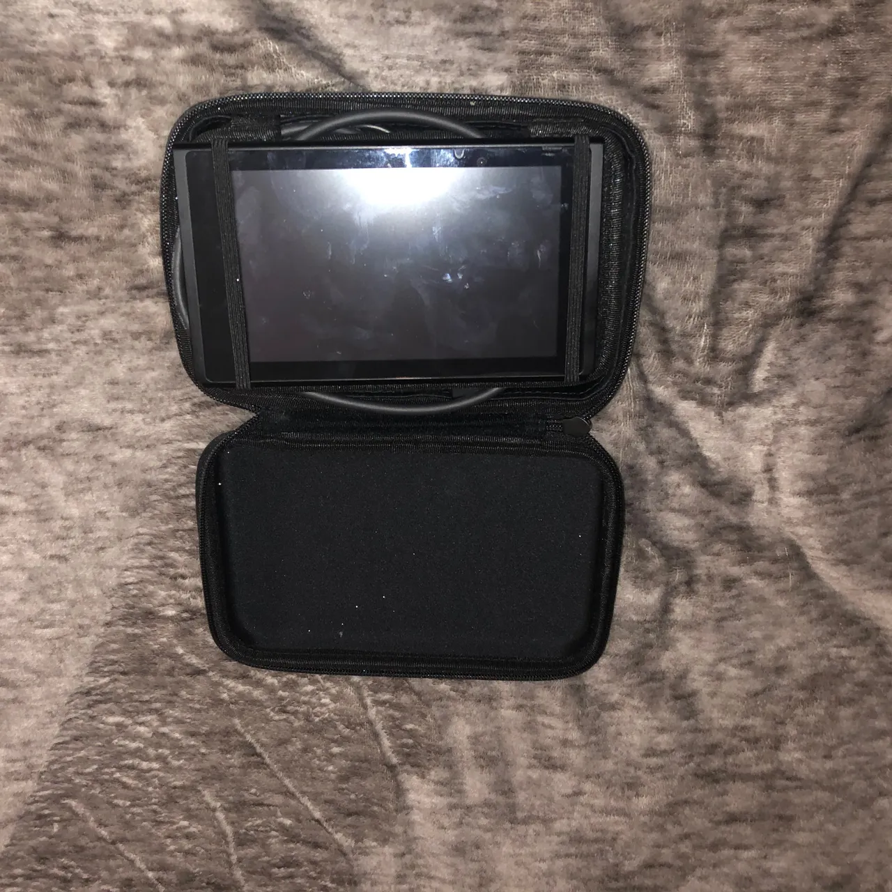 Selling nintendo switch, breath of the wild, carrying case an... photo 4