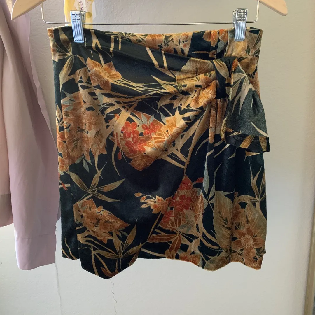 Zara Velvet Skirt Size Small photo 1