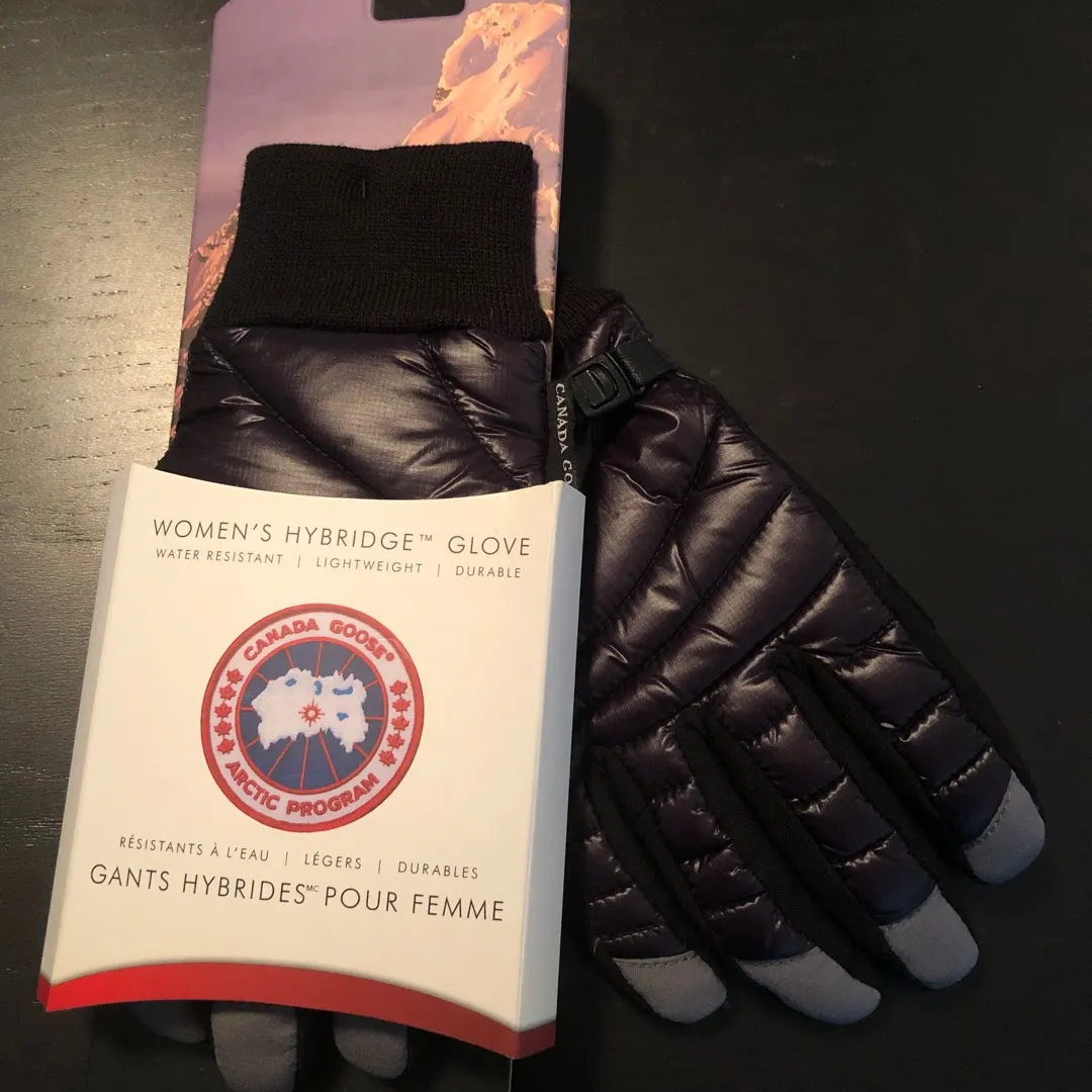 BNWT Canada Goose Hybridge Women’s Gloves Small photo 1
