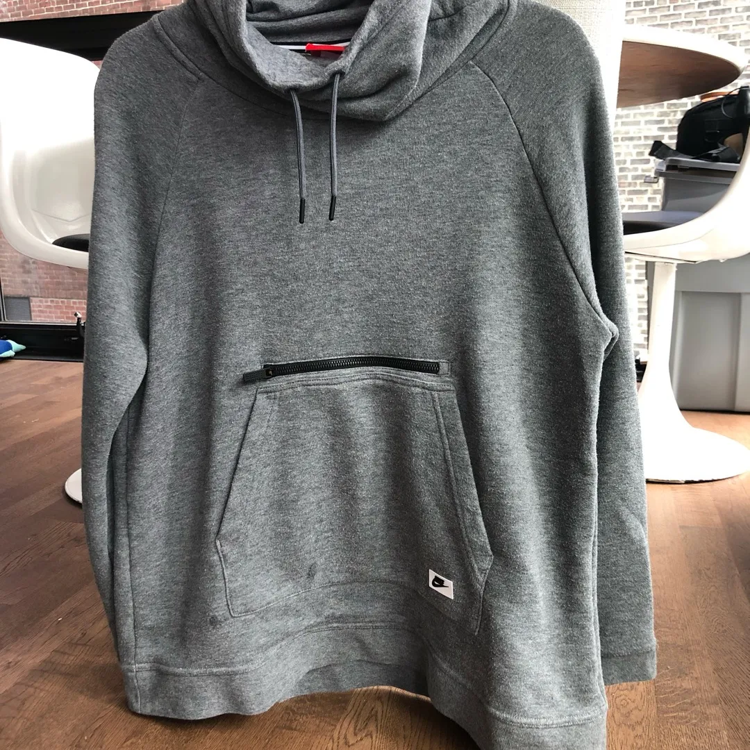 Nike Sweater Size Medium photo 1