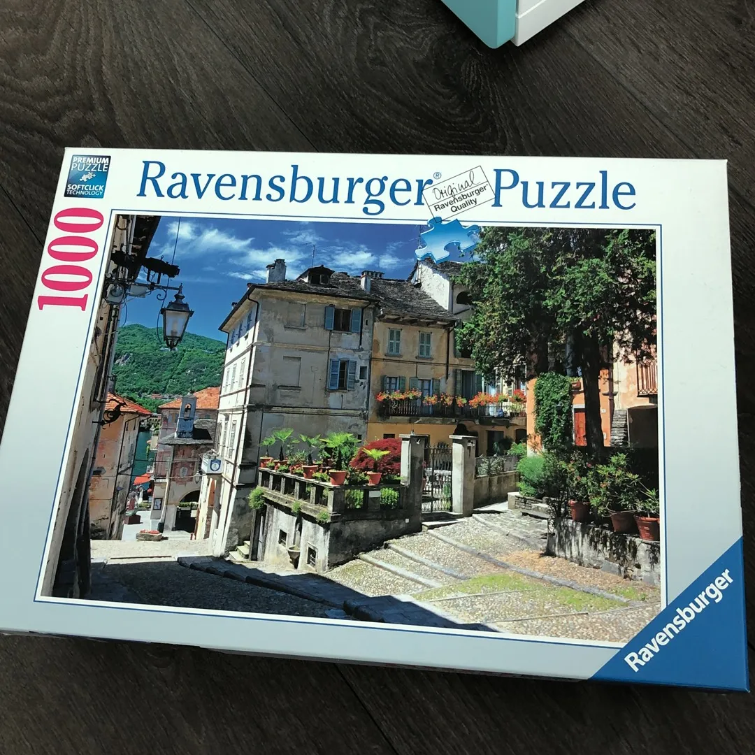 Ravensburger 1000 Piece Puzzle photo 1