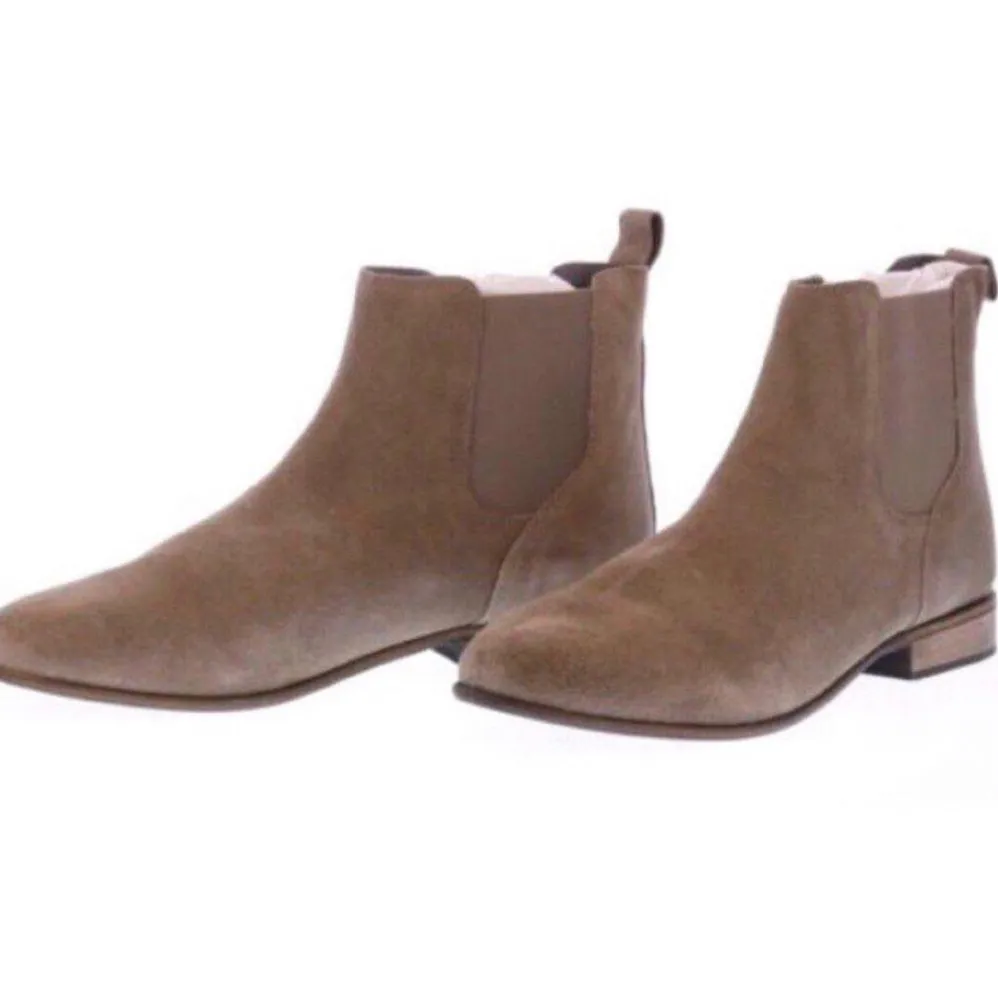 Men’s Suede Chelsea Boot Sz 9 Taupe photo 1