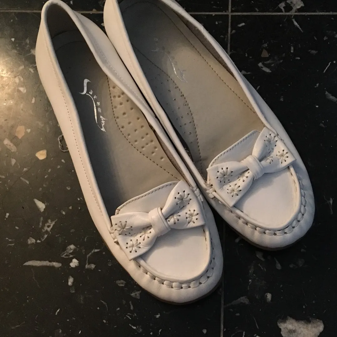 White Flats With Bow photo 1