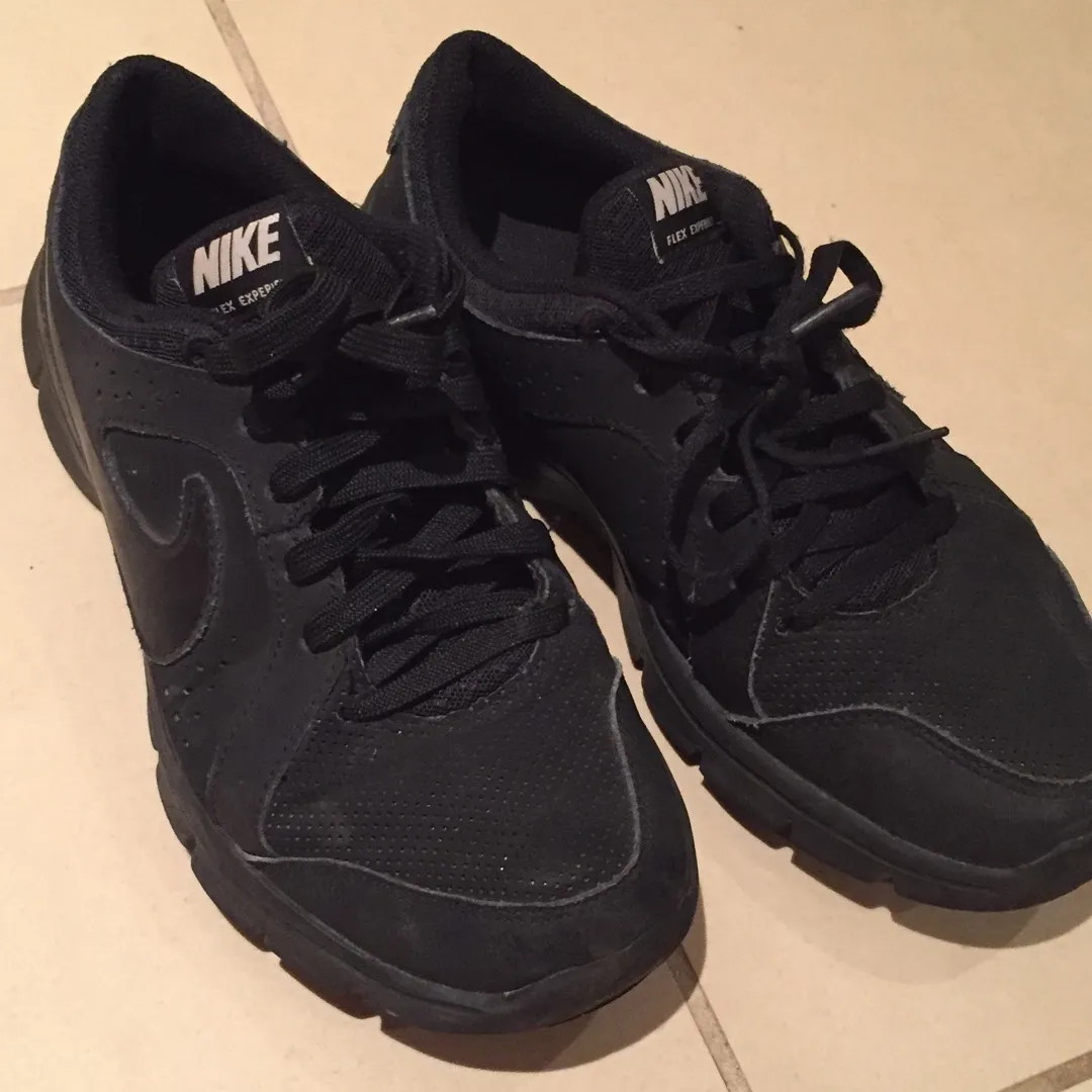 Black Nike Shoes Size 6.5 / 7 photo 1