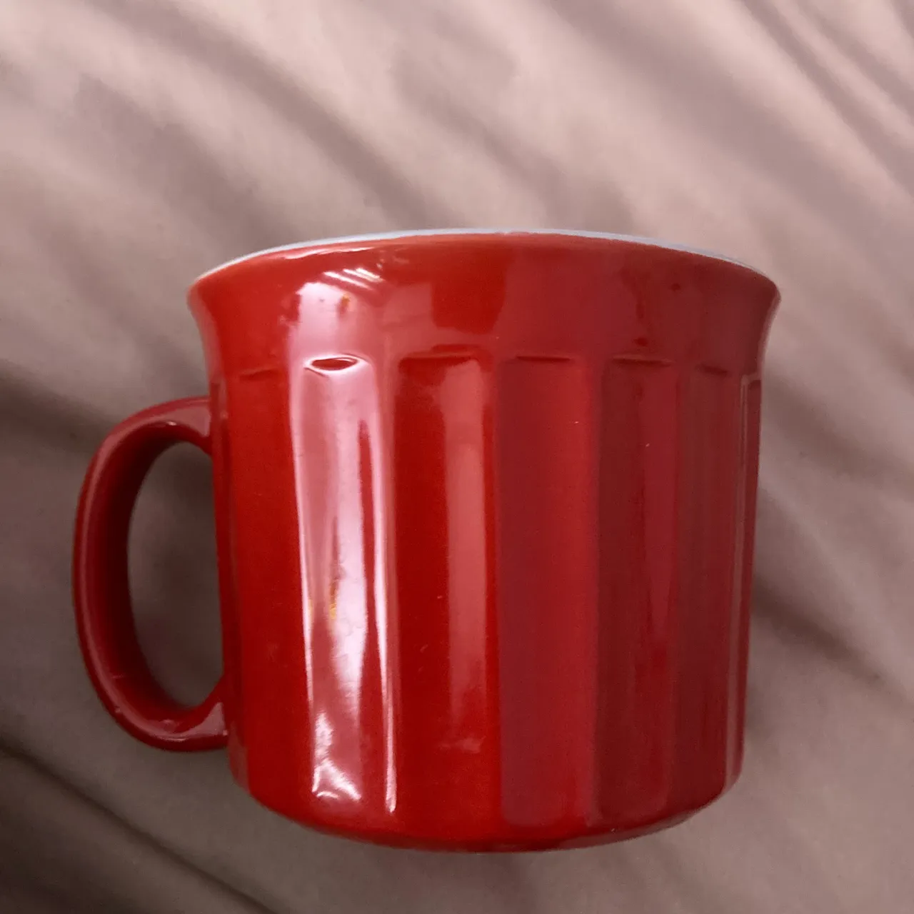 Red mug photo 3