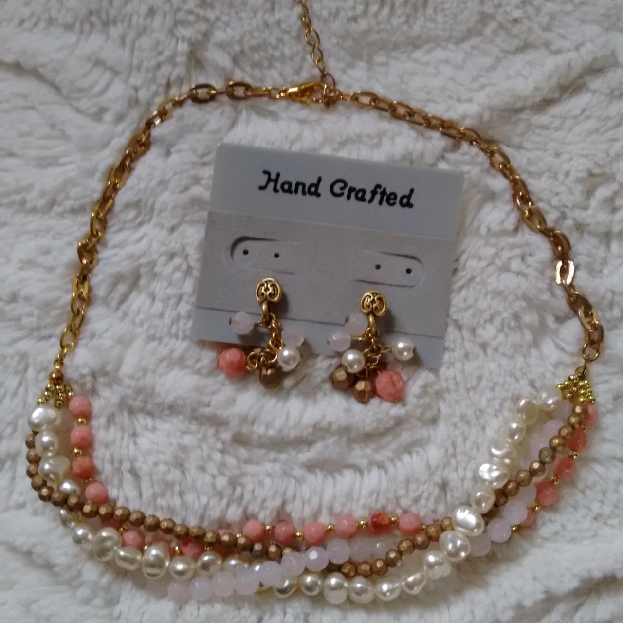 Faux pearl/gold/pink jewelry set photo 1