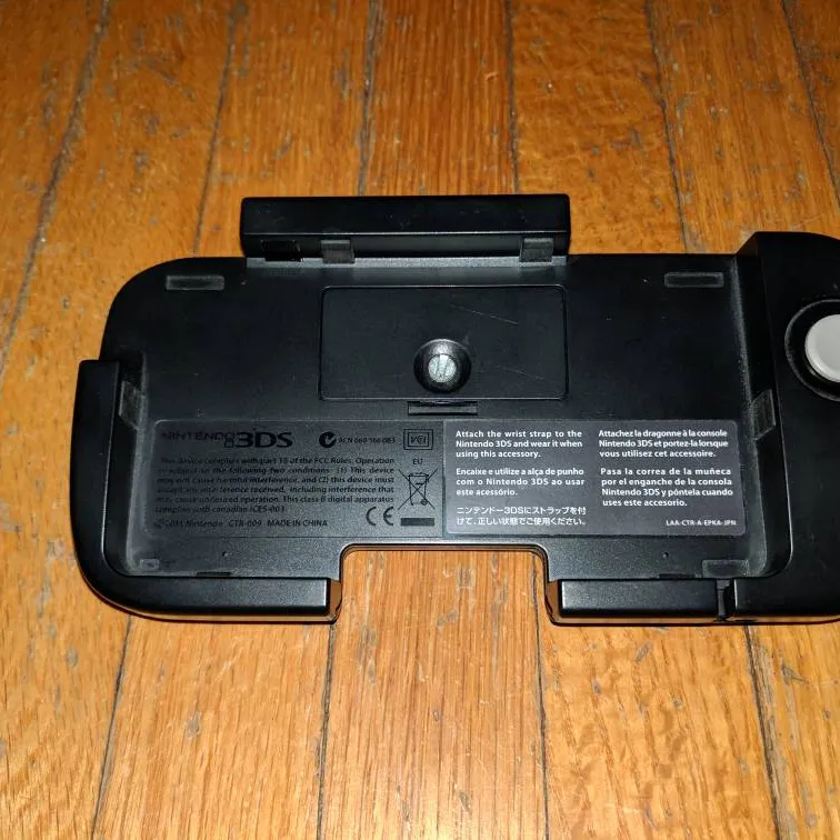 Nintendo 3DS Circle Pad Pro photo 1