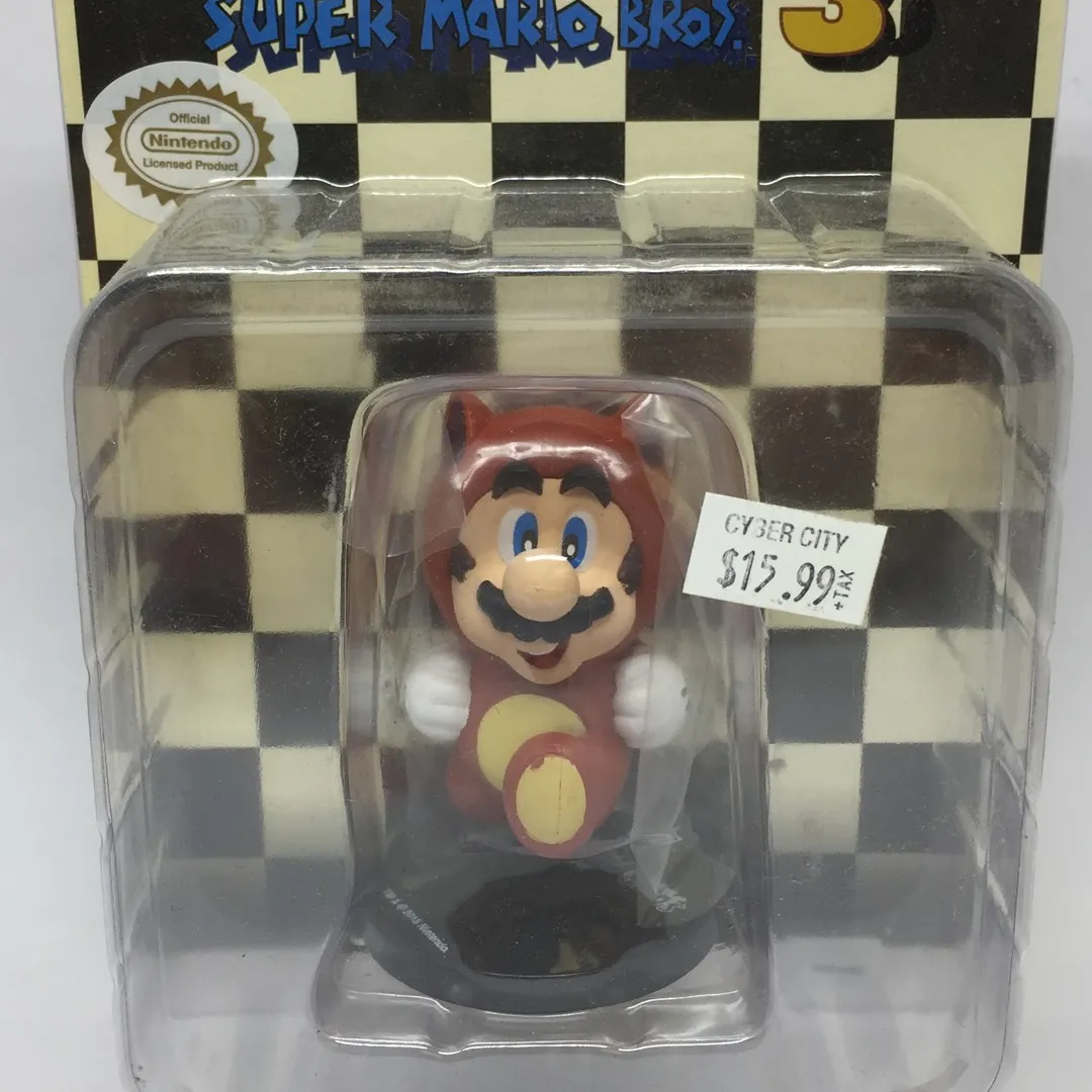 Super Mario Bros 3 Mario Tanooki Figure photo 1
