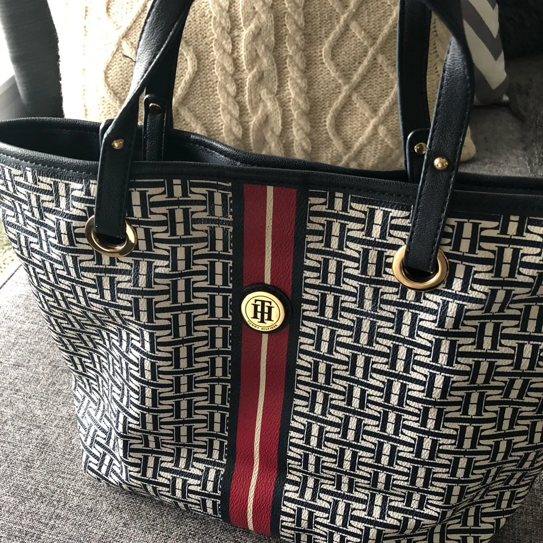 Tommy Hilfiger Printed Tote photo 1