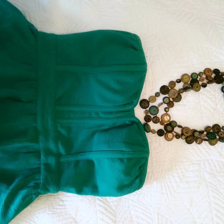 Green Dress From Urban Outfitters +  Necklace photo 3