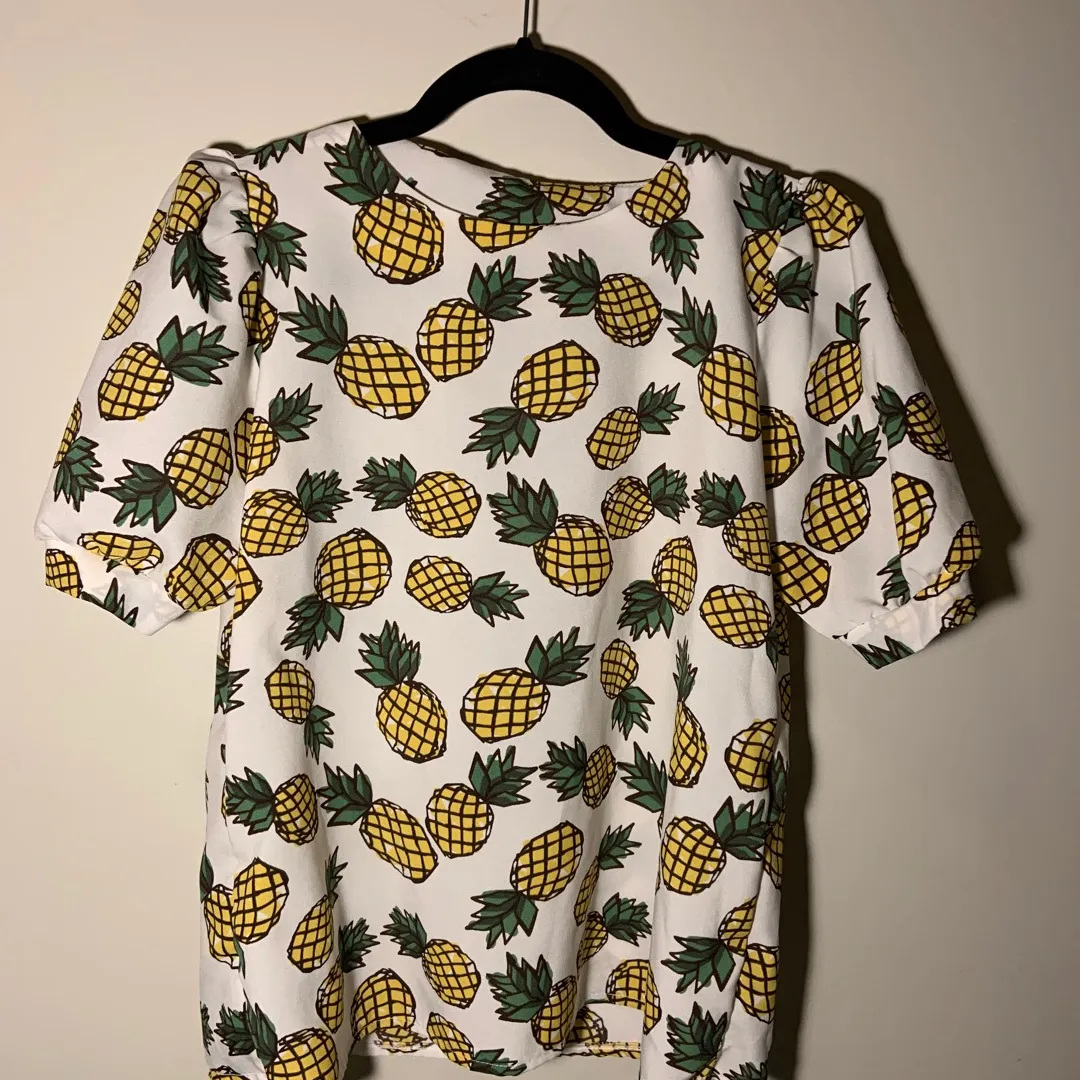 Pineapple 🍍 shirt Size XS or S BNWOT photo 1