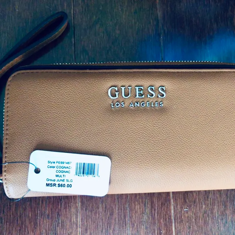 BNWT Guess Wallet photo 1