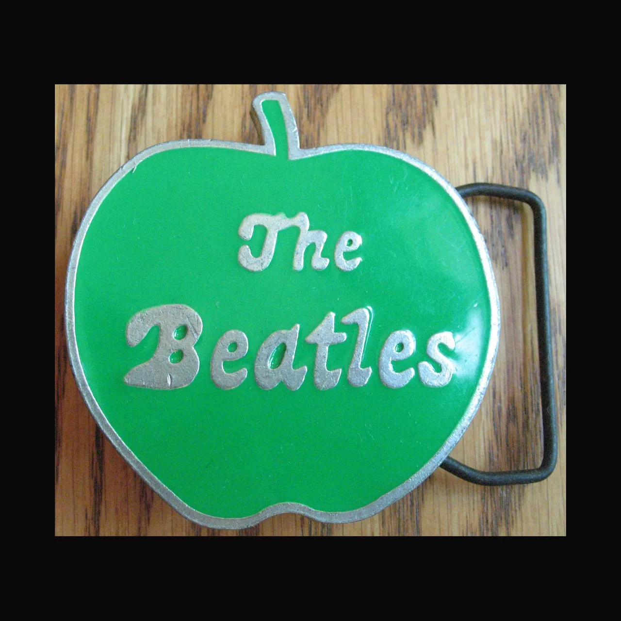 THE BEATLES Belt Buckle Green Apple Made by Apple Corps Ltd. photo 1