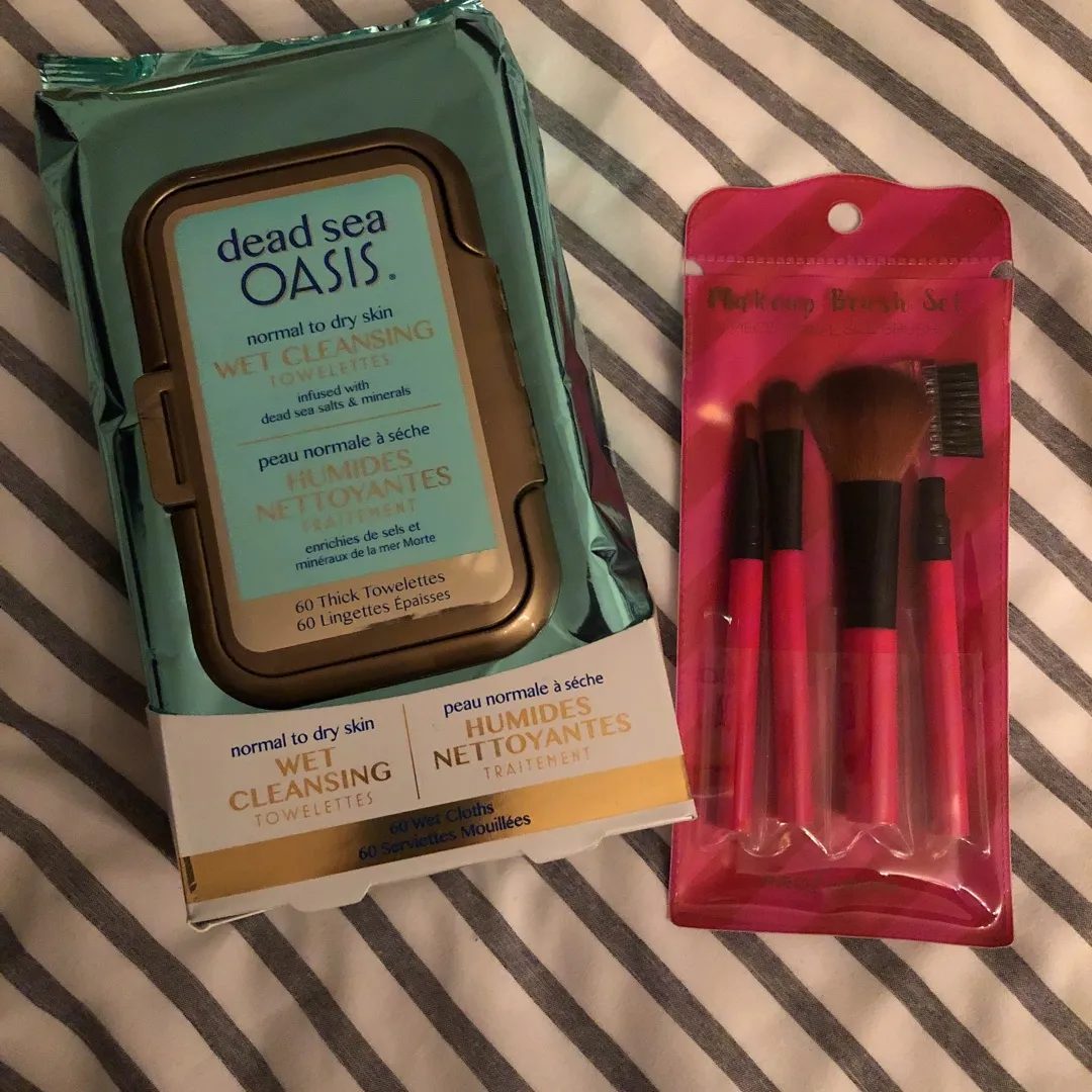 Makeup Brushes And Wipes! photo 1