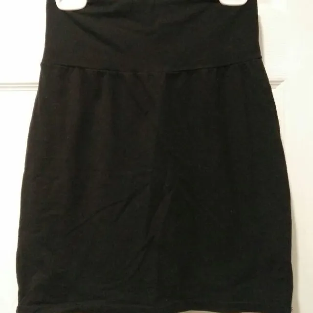 Aritizia Fitted Black Skirt photo 1