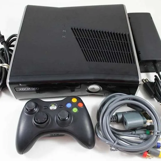 Xbox 360 Slim + controller + games photo 1