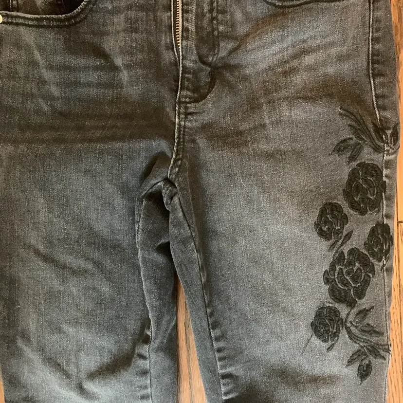 Black Jeans With Rose Embroidery photo 3