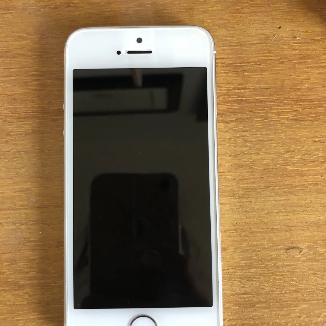 iPhone 5s 16gb, Silver, Unlocked photo 1