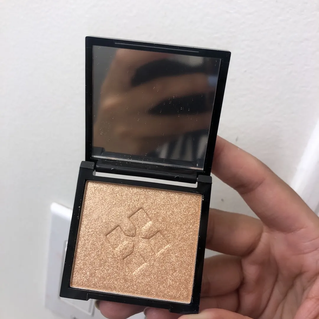 Gold Highlighter By Lovecraft Beauty photo 1