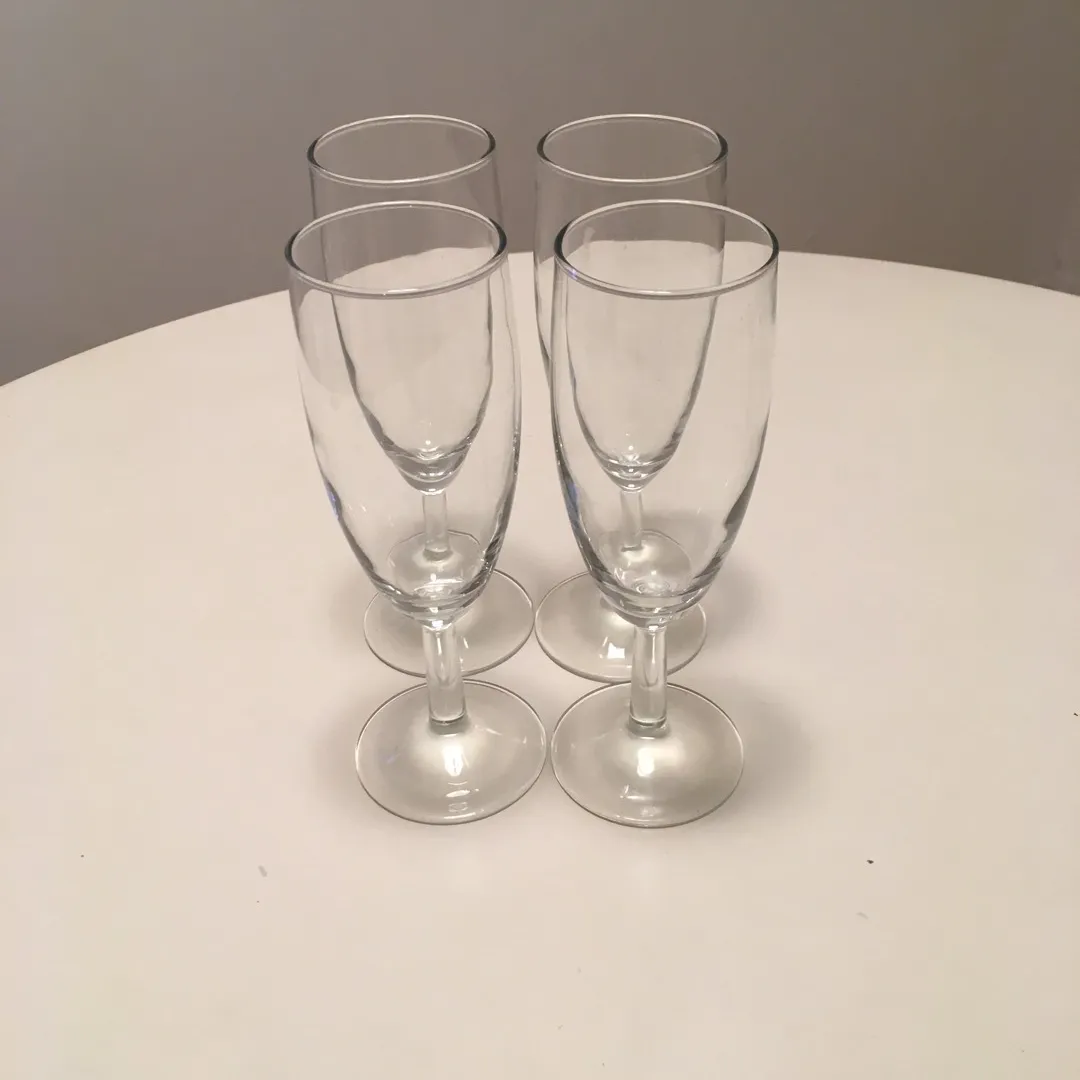 4 Wine Glasses photo 1