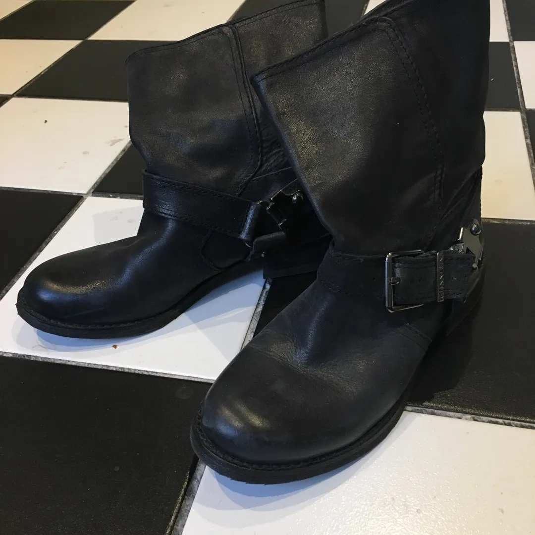 Black Leather Boots Size 7 photo 1