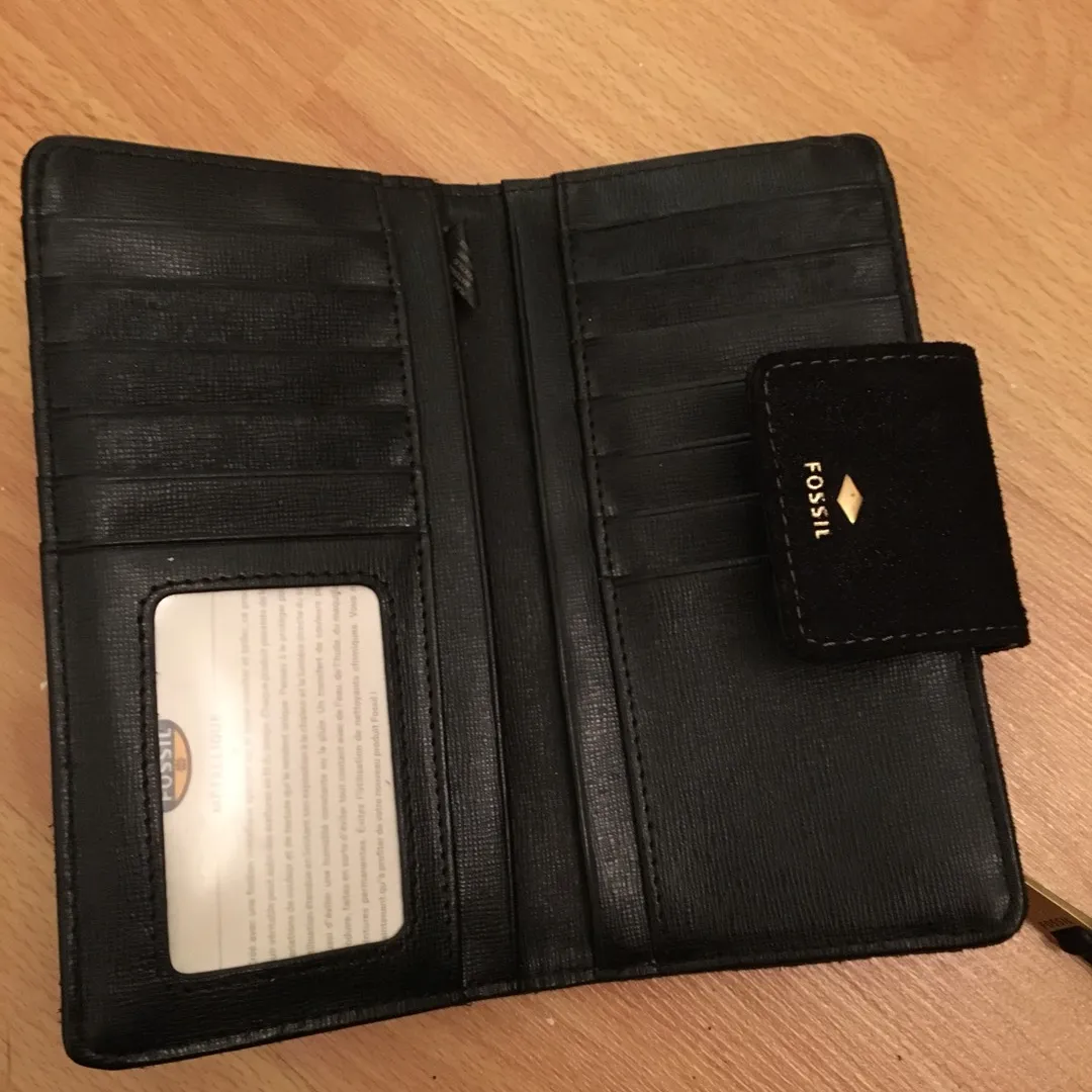 Brand NEW Fossil Wallet photo 4
