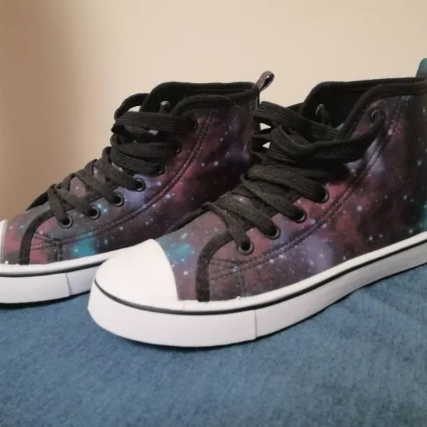 Brand New Galaxy Sneakers photo 1