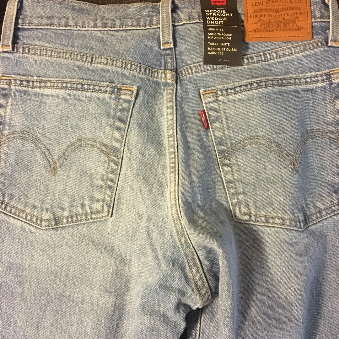 (no longer available) Levi’s Wedgie Mom Jeans S25 photo 1