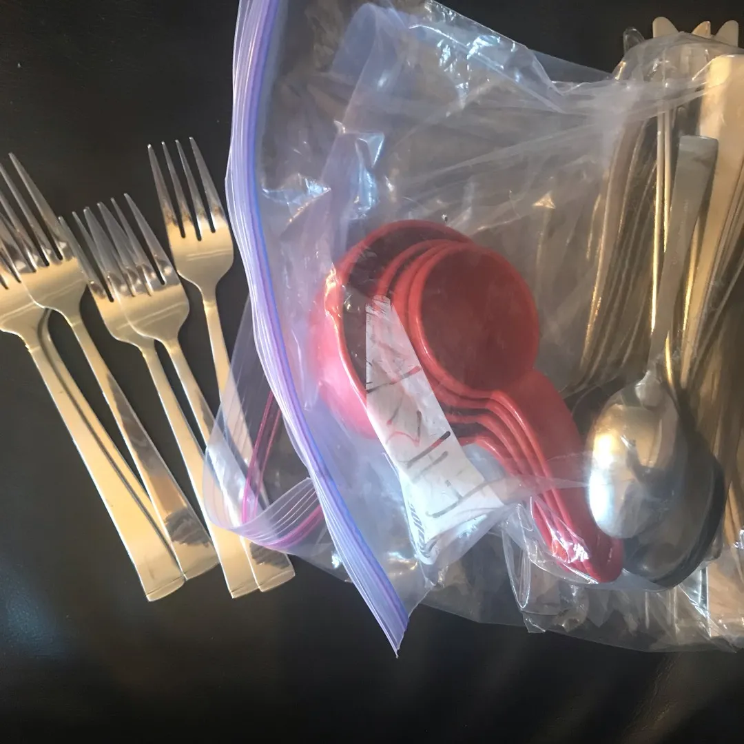 Full Set Of Cutlery And Measuring Cups photo 1