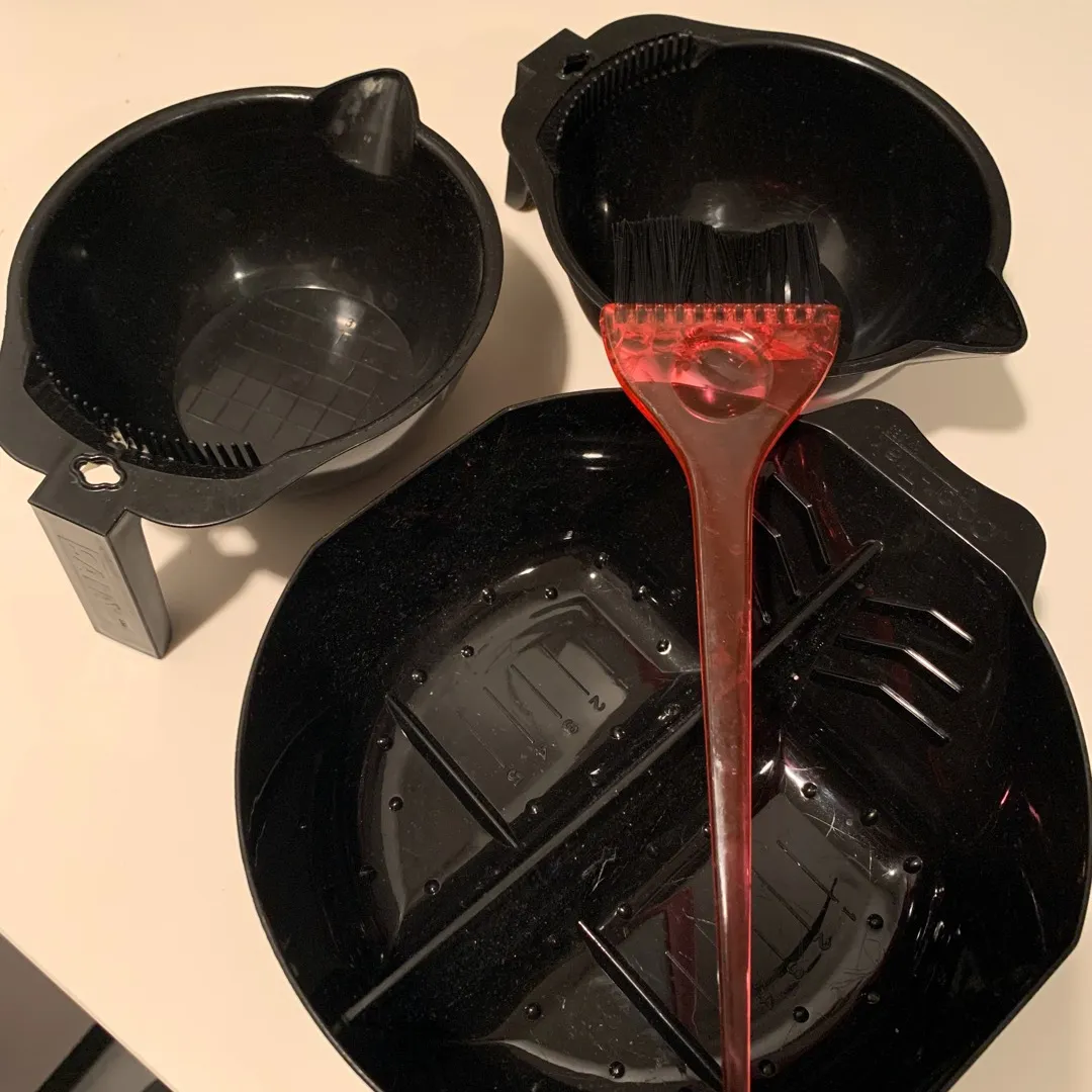 Dye Bowls And Brush photo 1