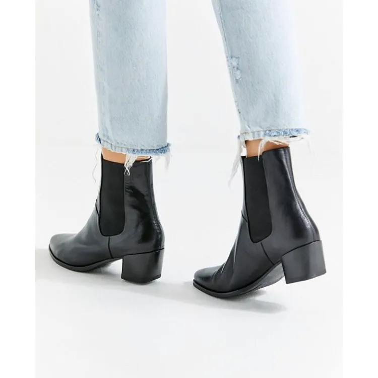 Urban Outfitters Chelsea Boot Size 7 photo 1