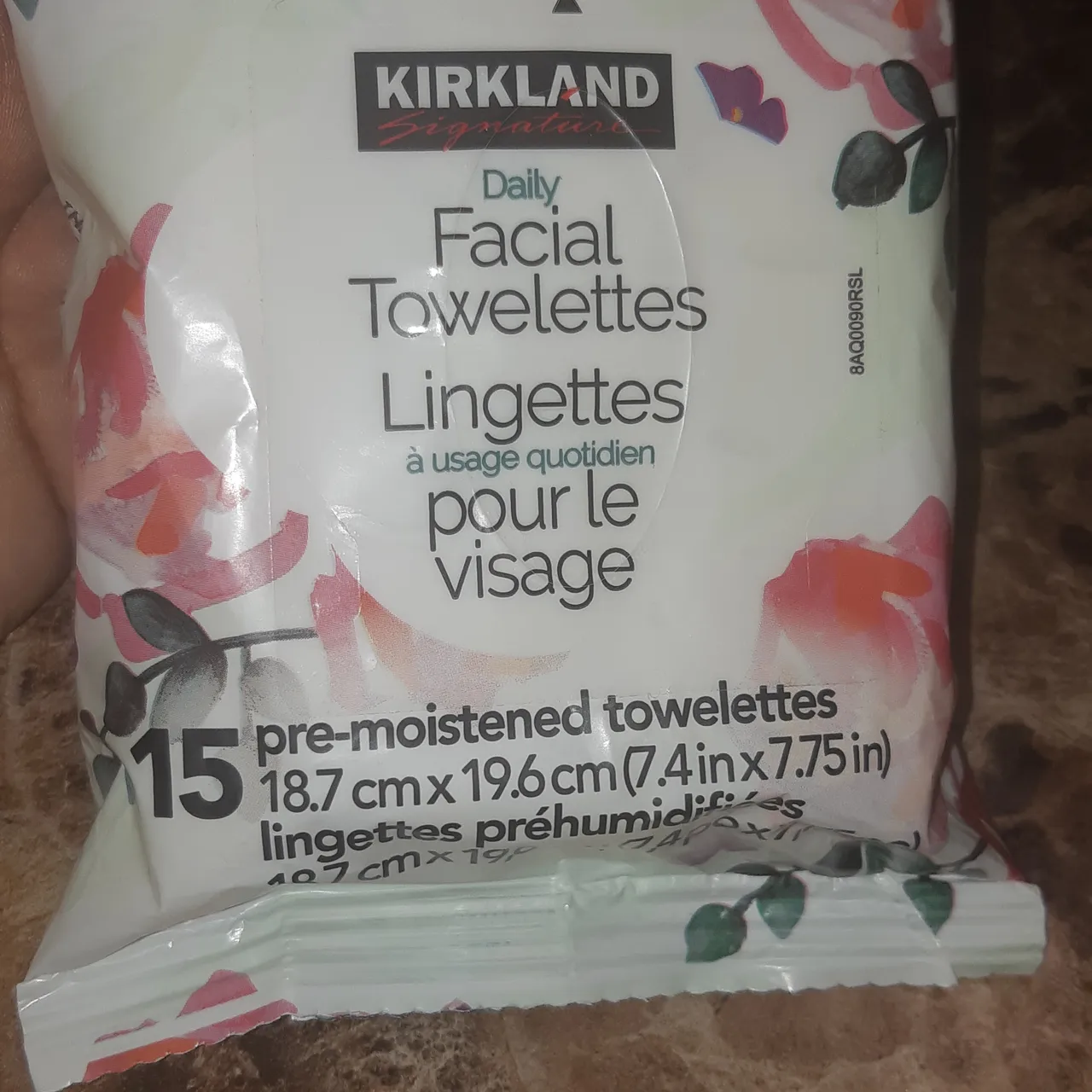 Kirkland daily facial Towelettes  photo 1